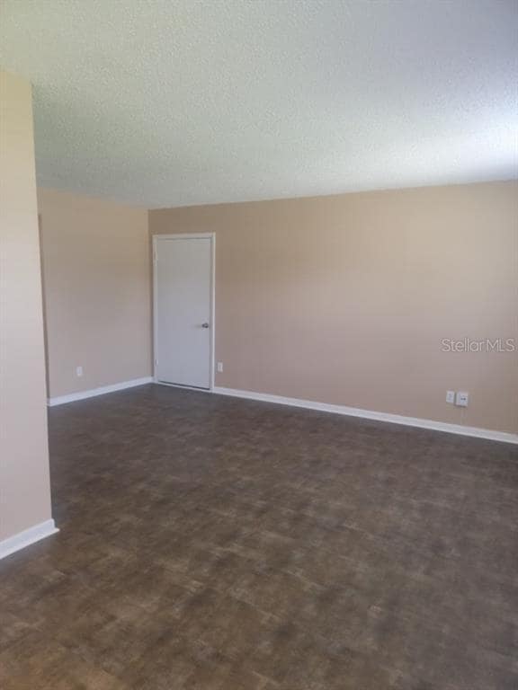 Building Photo - 4223 Parkside Dr