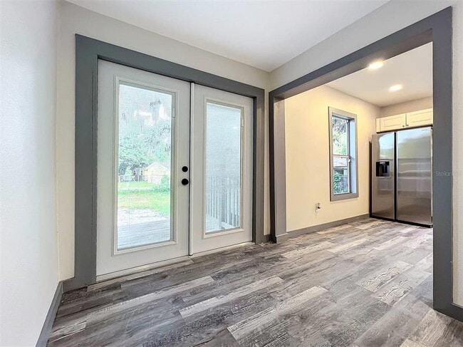 Building Photo - 210 15th St E