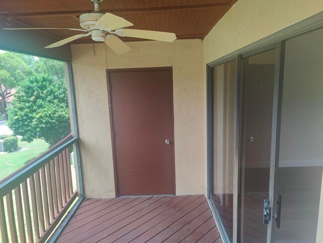 Building Photo - 302 Lakeview Dr E
