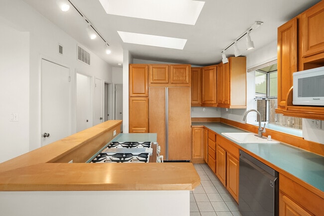 Building Photo - 9746 46th Ave NE