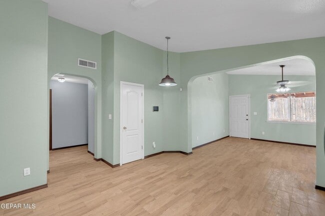 Building Photo - Northeast El Paso 3 bed with Refrig A/C an...