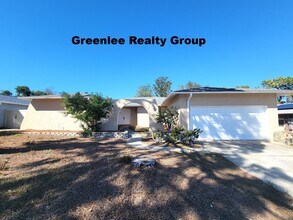 Building Photo - Large 3 Bed/2Bath/2 Car Garage Home in Port Richey- 1914 sqft!