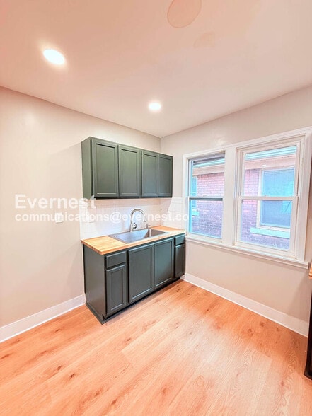 Building Photo - 5133 Whitfield St