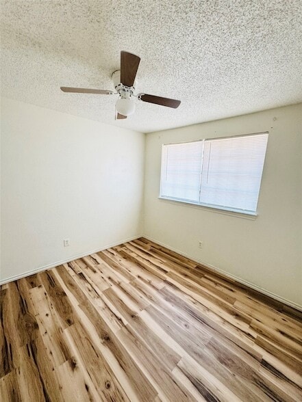 Building Photo - 1322 Bluffview Dr