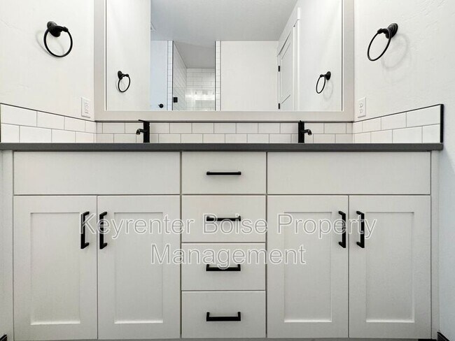 Building Photo - 2985 W Hidden Springs Dr