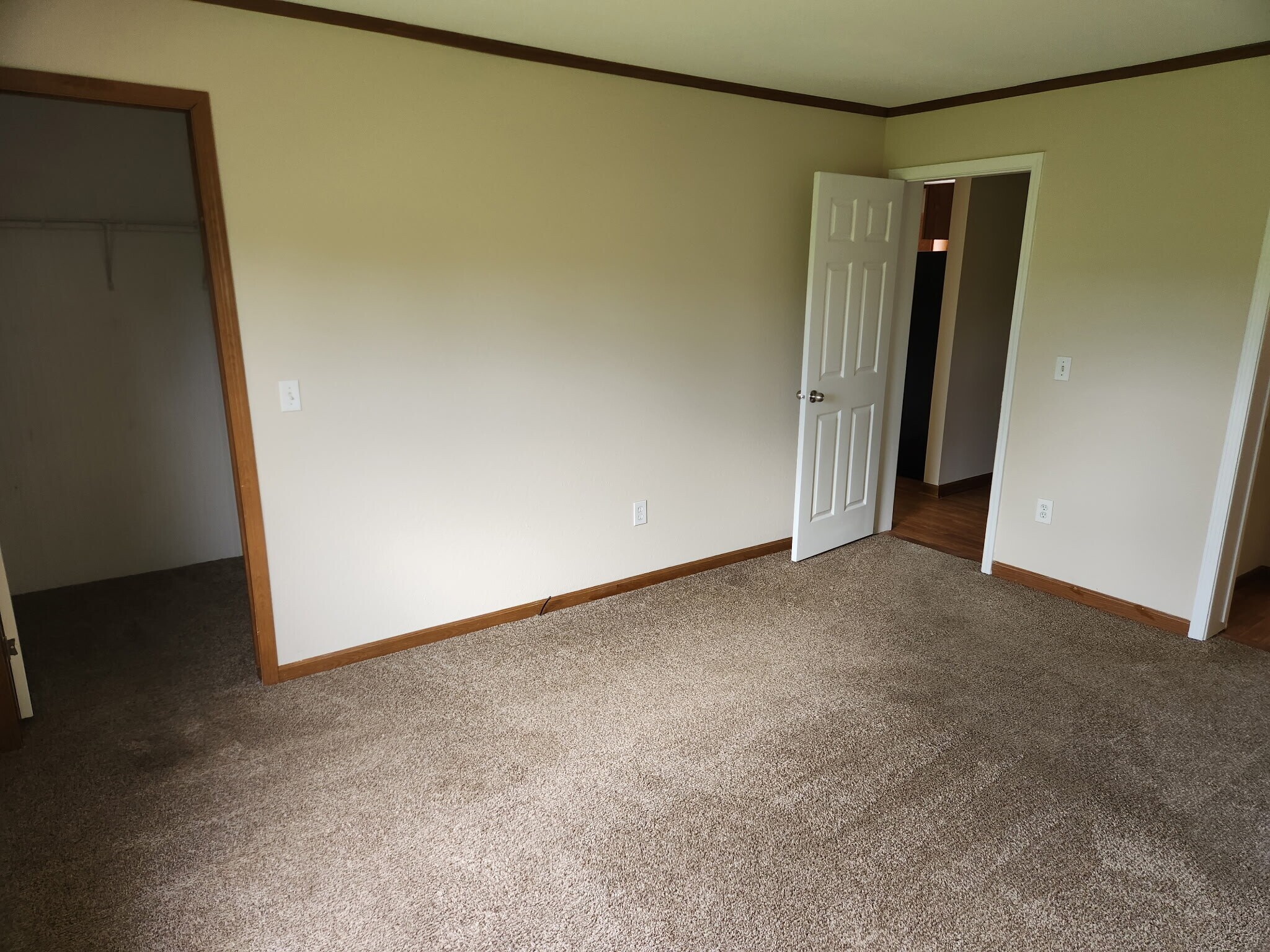 Building Photo - 130 Meadows Ln