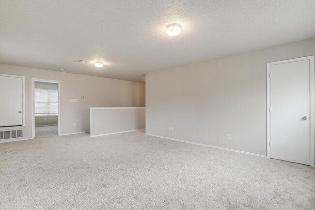 Building Photo - Ready for New Tenants- Large 3 bed, 2.5 bath in West Fort Worth- 76108