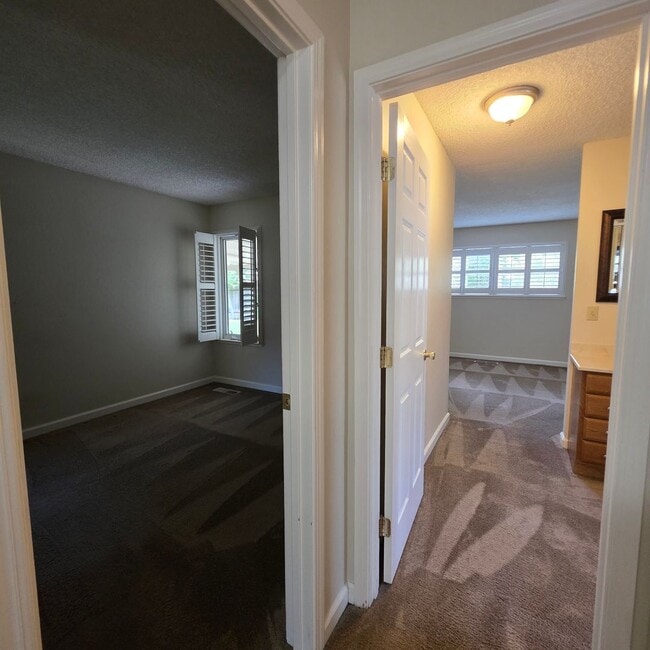 Building Photo - 4BD/2.5BA Single Story, Court Location on Walnut Creek Border