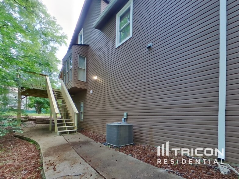 Building Photo - 6741 Crestbrook Ln
