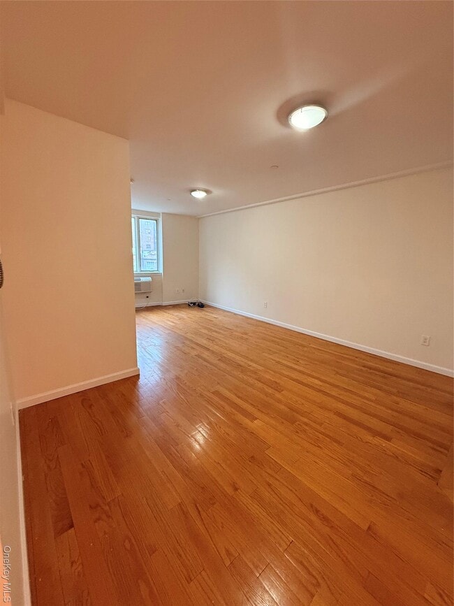 Building Photo - 141-27 84th Dr