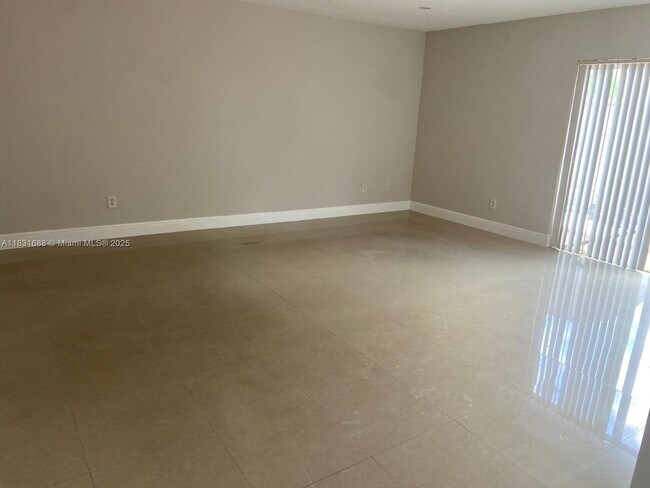 Building Photo - 7289 NW 173rd Dr