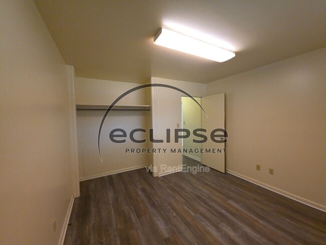 Building Photo - 729 3rd St