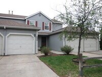 Building Photo - Beautiful Townhome in Gated Community!!
