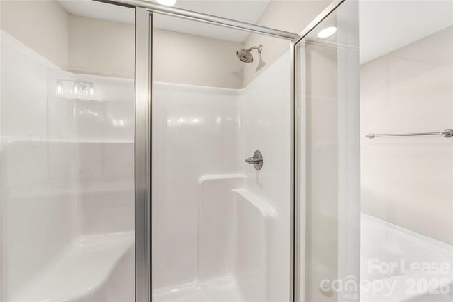 Building Photo - 11507 Vly Oaks Ln