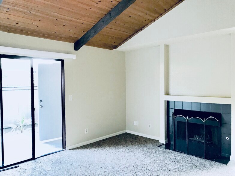 Spacious living room and fireplace. - 1190 S Winery Ave