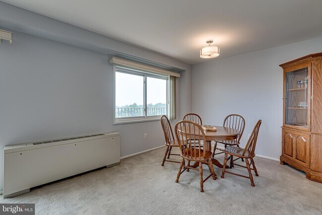 Building Photo - 1111 University Blvd W