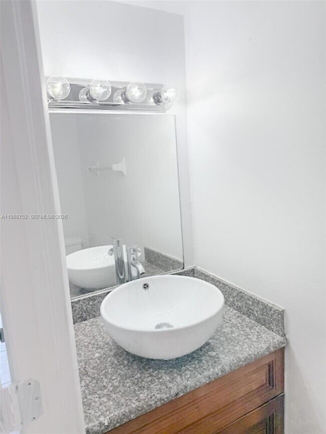 Building Photo - 4415 W 10th Ln