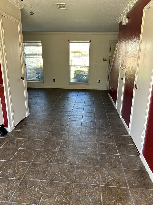 Building Photo - 9339 Westwood Village Dr