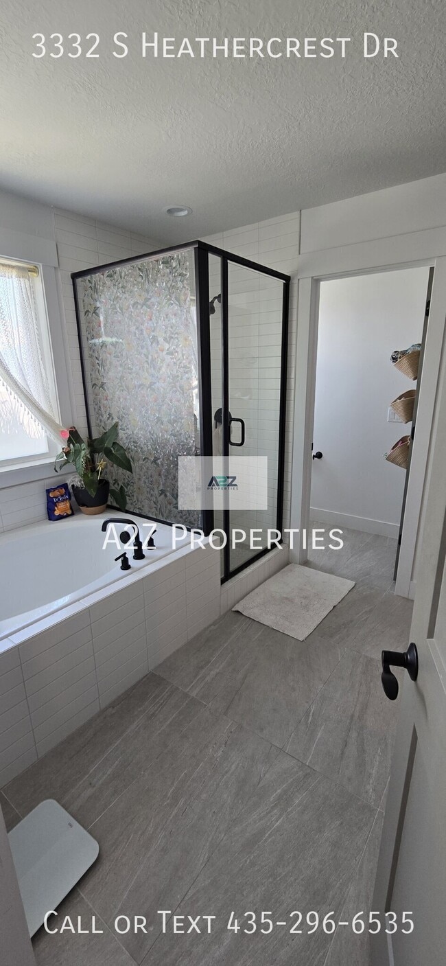 Building Photo - 3332 S Heathercrest Dr