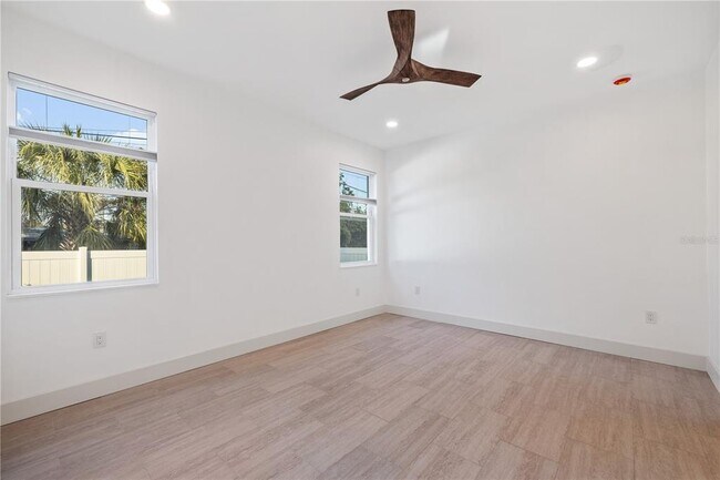 Building Photo - 2727 W Chestnut St