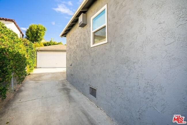 Building Photo - 1918 Prosser Ave