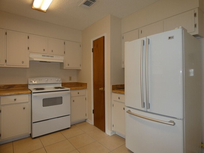 Building Photo - Comfortable/Affordable 3/1.5 - Pace