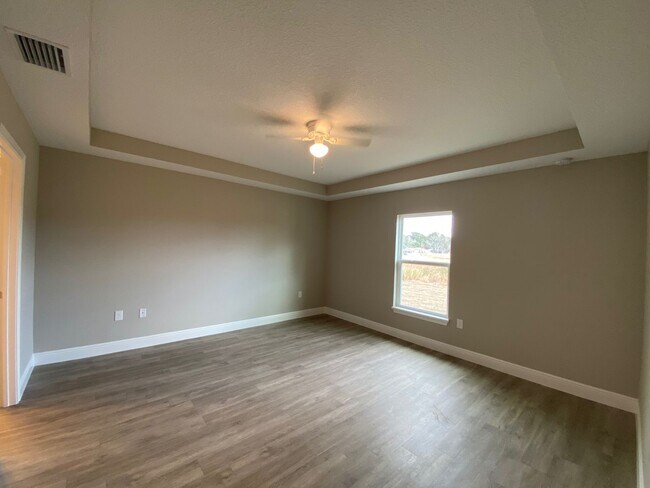 Building Photo - Silver Spring Shores - 3/2/2  **Won't Last***