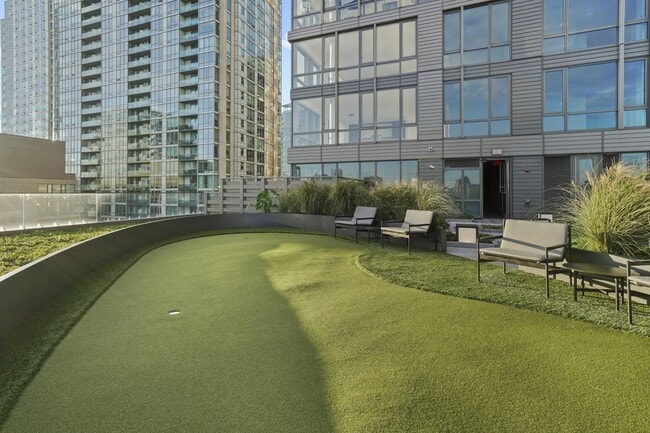 Building Photo - 75 Park Ln S