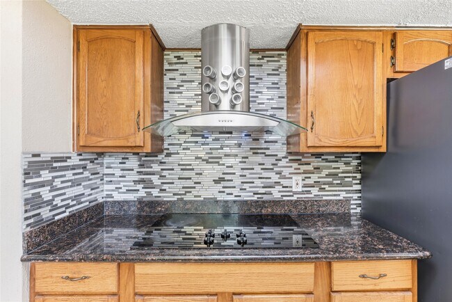 Building Photo - 21431 Park Bend Dr