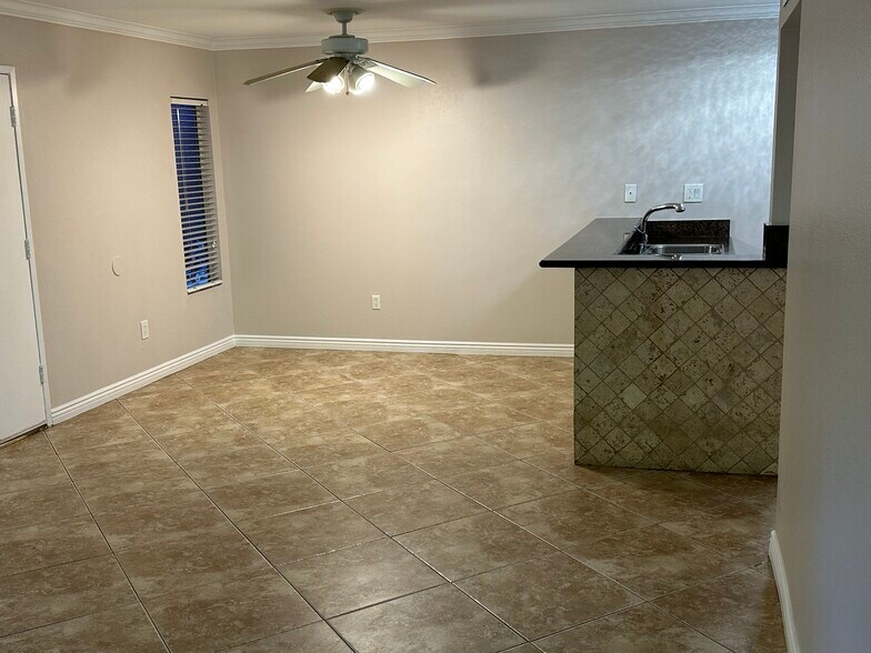 Building Photo - 18350 Hatteras St