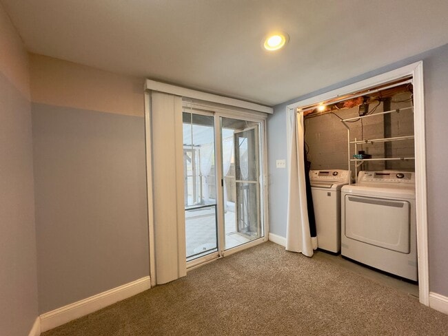 Building Photo - Charming 3Bed/1.5Bath Townhouse in Carney