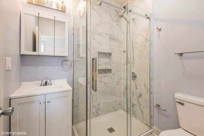 Building Photo - 1446 W Irving Park Rd