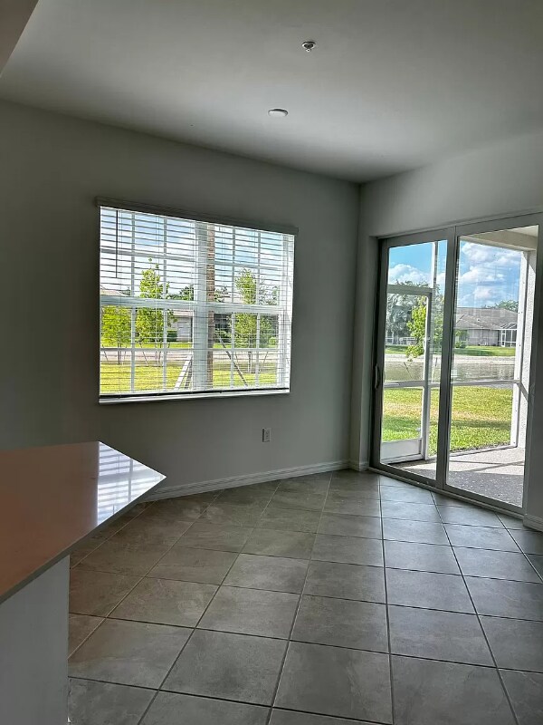 Building Photo - 12021 Santaluz Dr
