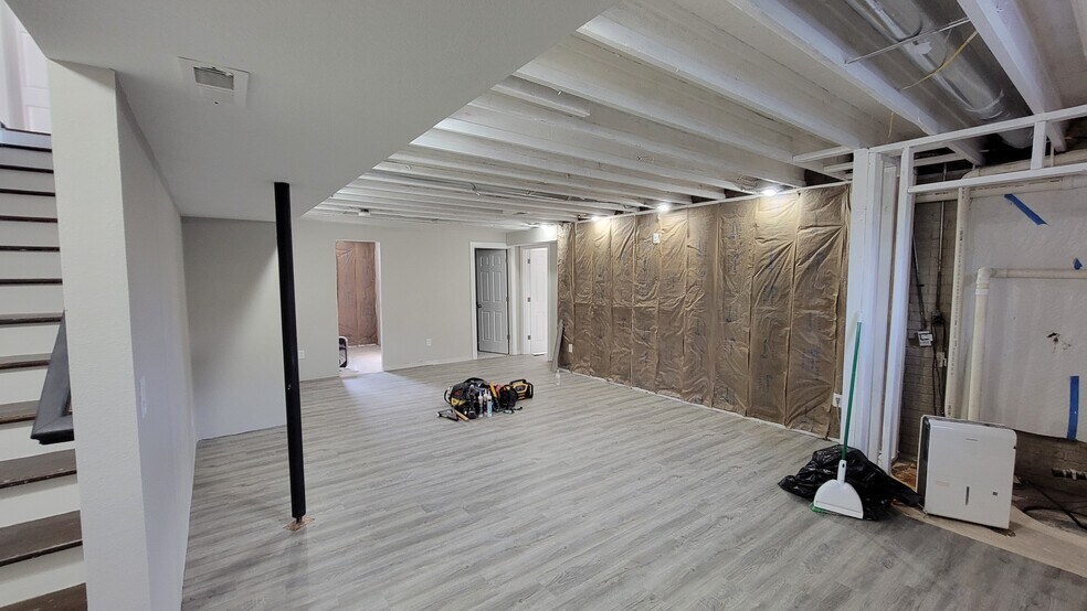 Building Photo - 1708 Apple Ln