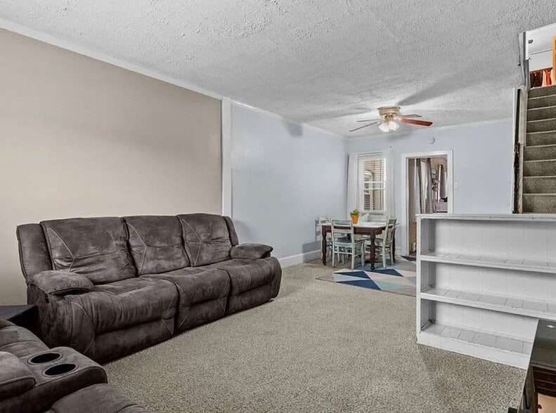 Building Photo - 408 S Lincoln Ave