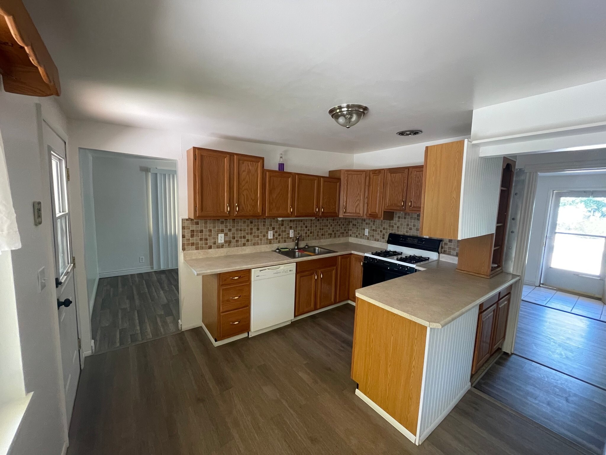 Building Photo - 377 Tusher St