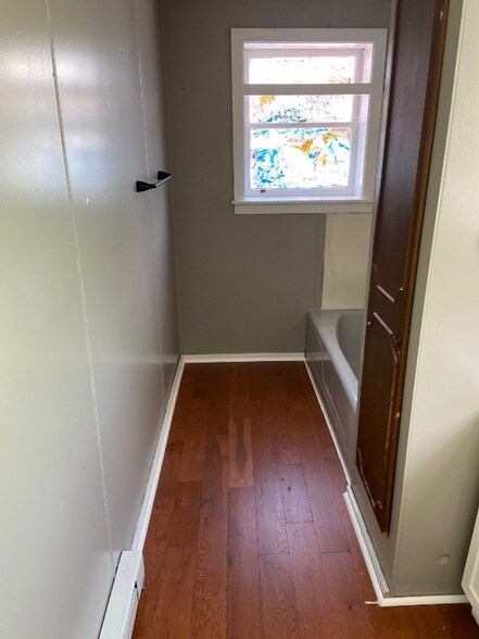 Building Photo - 101 N George St