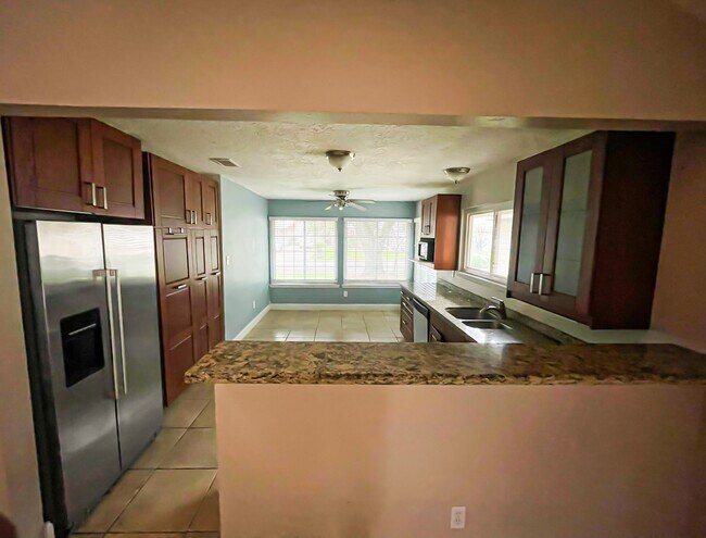 Building Photo - 19734 Lake Hollow Ln