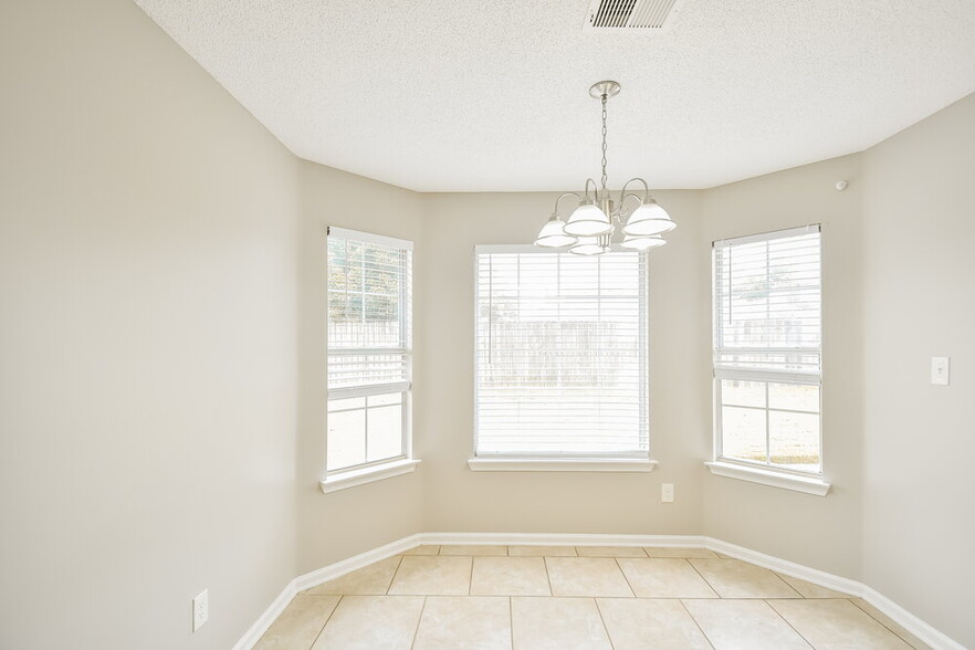 Building Photo - 6942 Scofield Cove