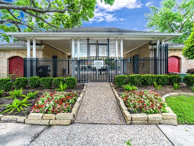 Building Photo - 1669 W Sam Houston Pkwy S