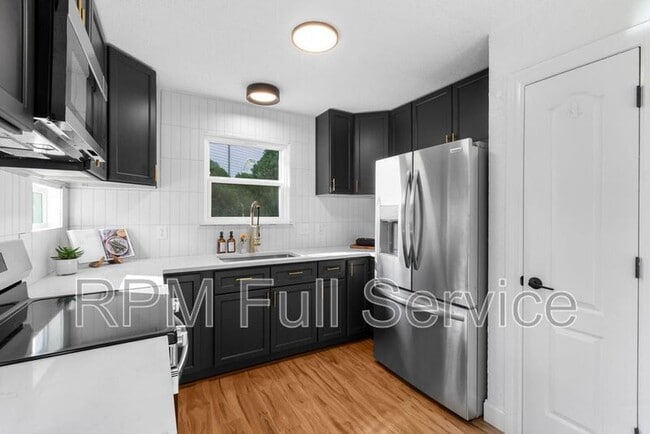 Building Photo - 4745 Aaron Dr