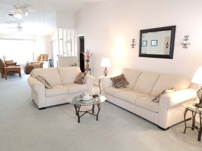 Building Photo - Seasonal Short-Term Single-Family Home located in Meadow Run at Jacaranda!