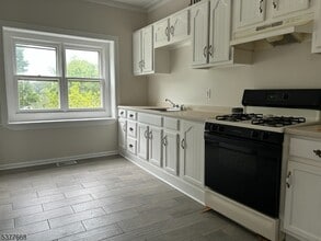 Building Photo - 135 W Chrystal St