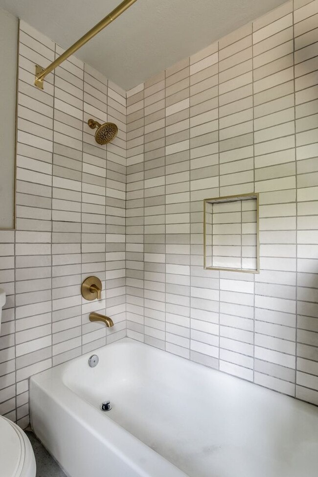 Building Photo - Charming Updated 1-Bedroom Home in Great L...