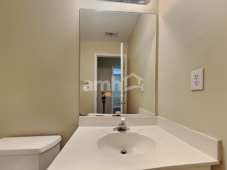 Building Photo - 3284 Creek Trace E