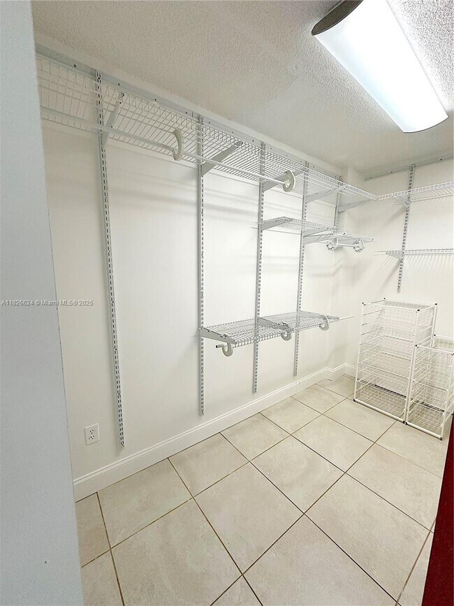 Building Photo - 150 Ocean Ln Dr
