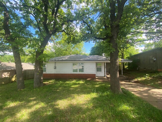 Primary Photo - 2620 W Washington St