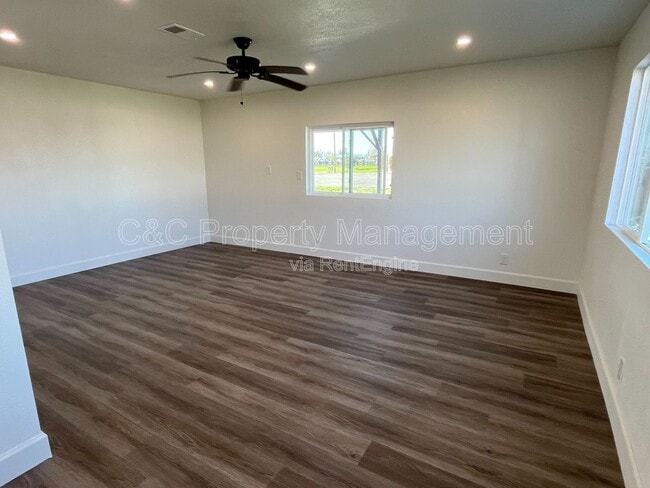 Building Photo - 11464 W Larch Rd