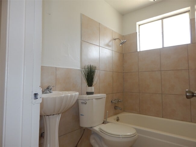 Building Photo - 11626 Sharpview Dr