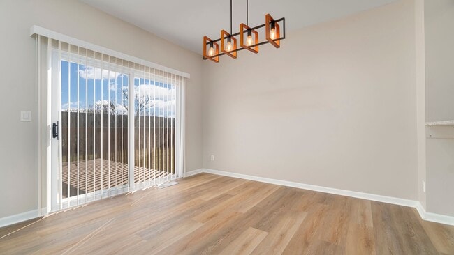 Building Photo - 7495 Thomas Dr
